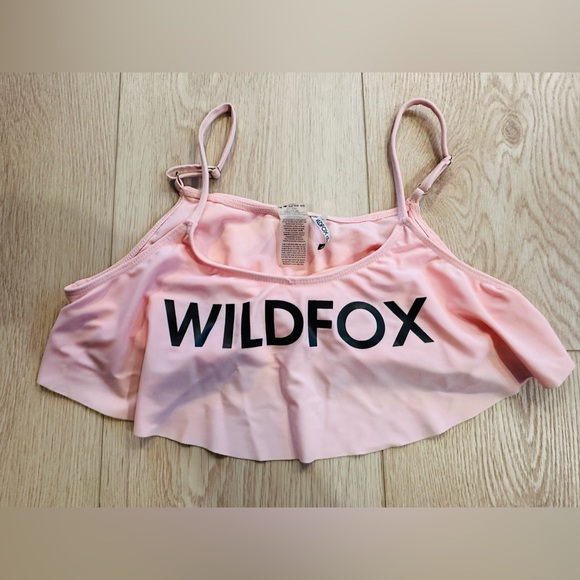 👙 WILDFOX Light Pink Bikini Ruffle Top W/ Hearts) Medium 🩷 - Picture 2 of 7
